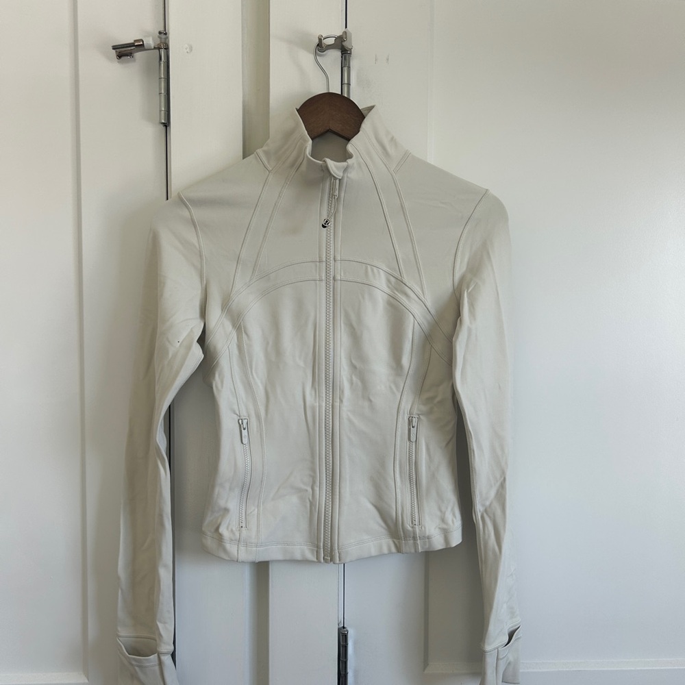 Lululemon Athletica Cream Define Crop